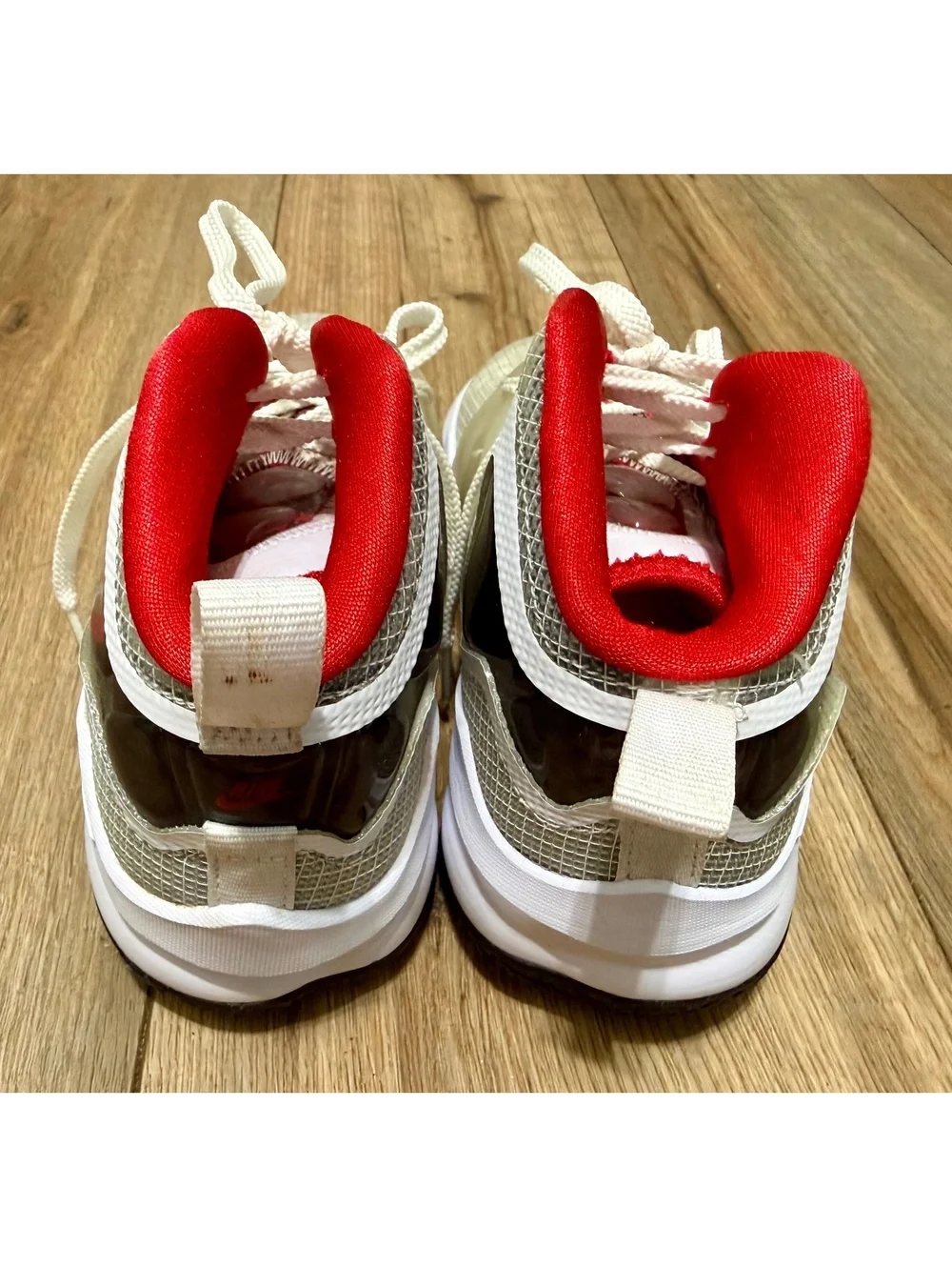 Nike LeBron 19 XIX Sketch GS DD0421-101 White Red Boys 2.5 Basketball Shoes EUC